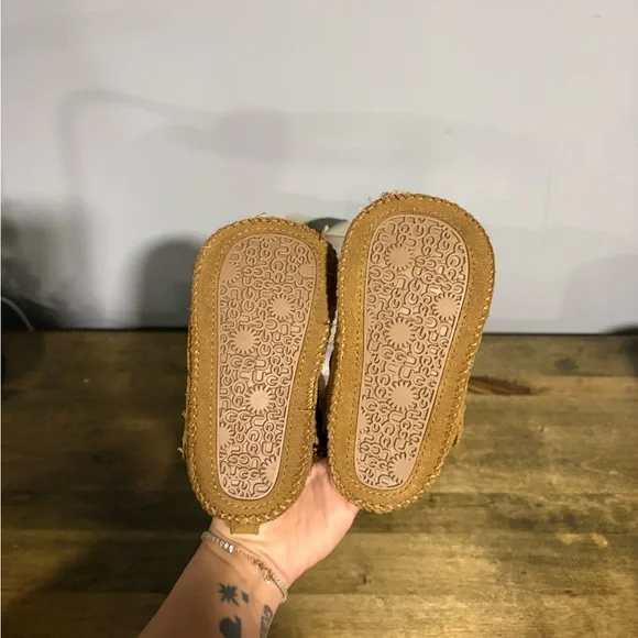 UGG infant boots ; chestnut brown size 4/5 ages 12 - 18 months - Picture 4 of 5